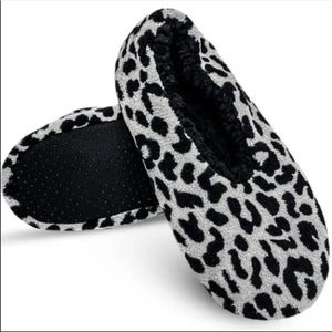 3/$15 - Isaac Mizrahi Slippers